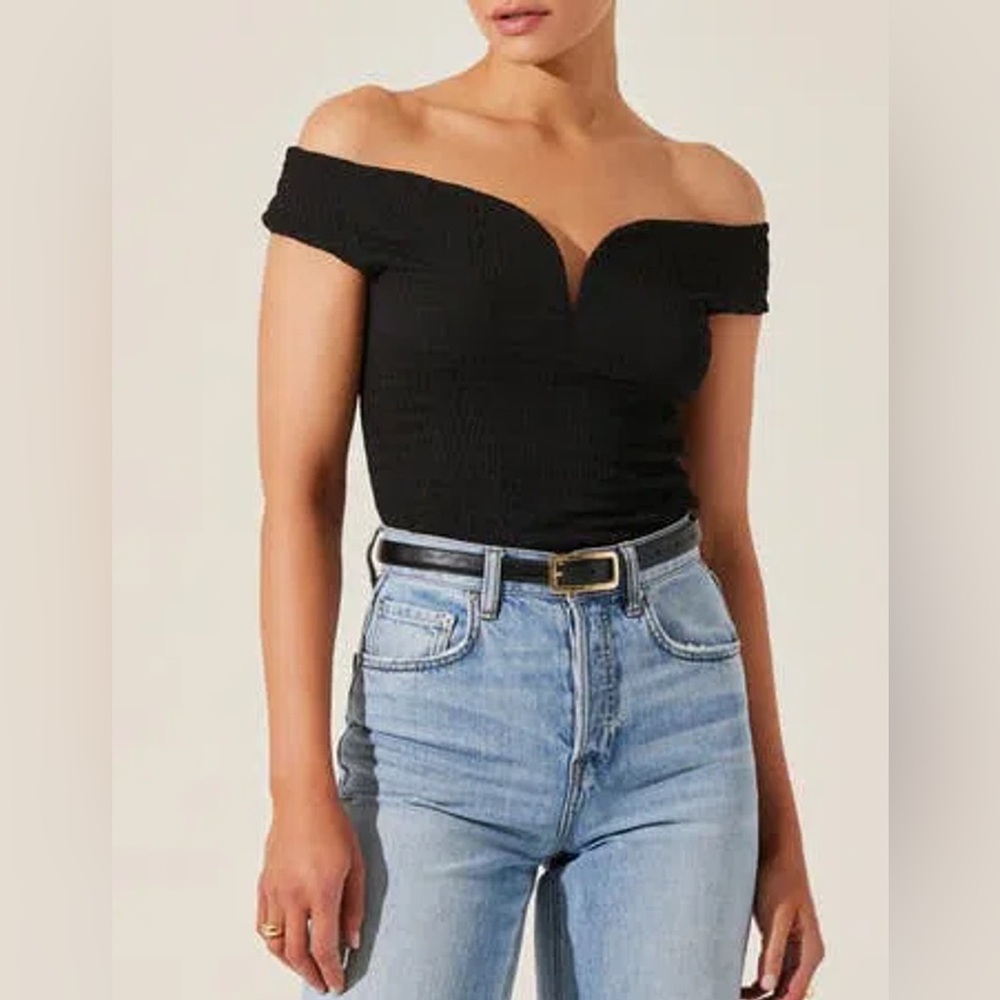 Astr Off-Shoulder Black Crop Top